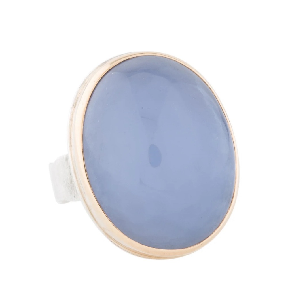 This is a beautiful chalcedony Jamie Jospeh ring in great condition!